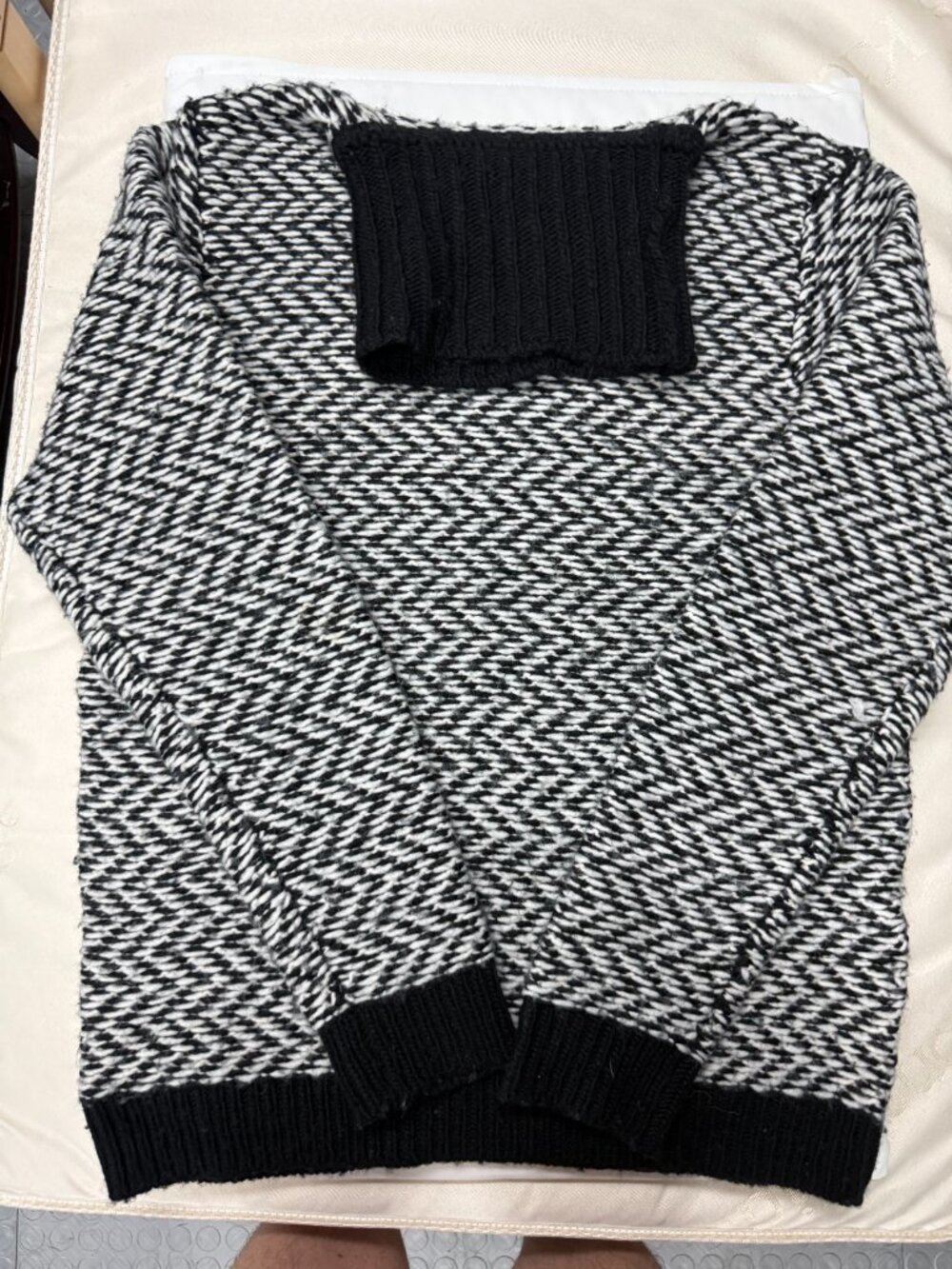 Calibrate Nordstrom Herringbone Turtleneck Sweater Black Cream Sz M - Picture 3 of 8